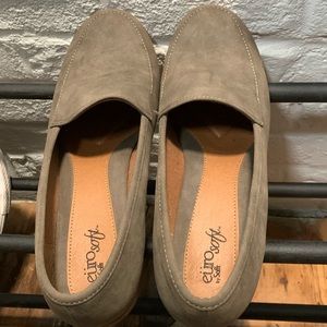 Work shoes with small heel